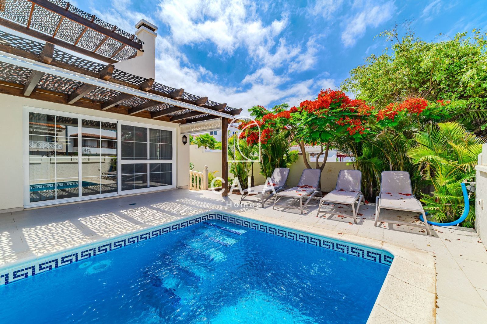 5-bedroom house with sea views in La Caleta