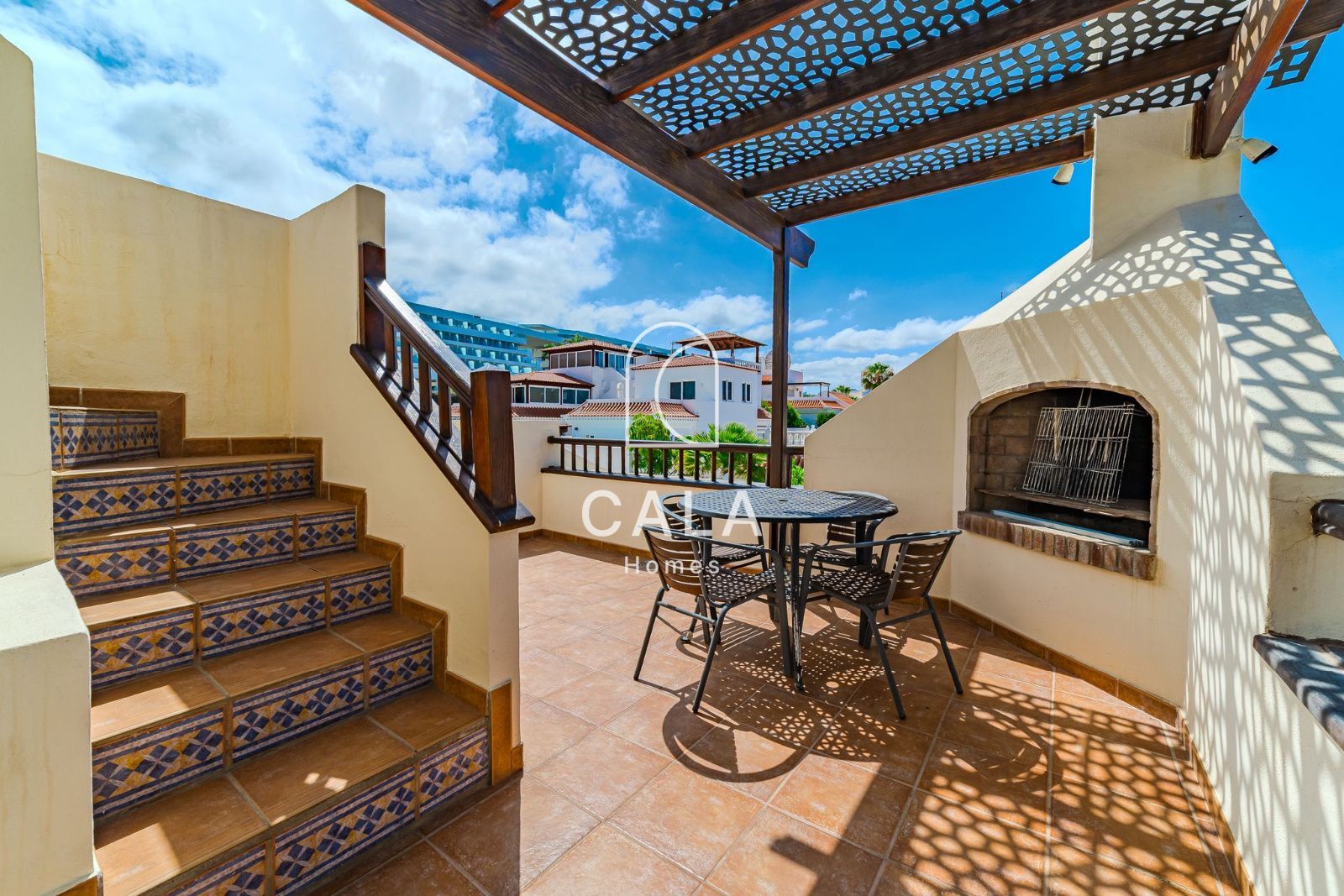 5-bedroom house with sea views in La Caleta