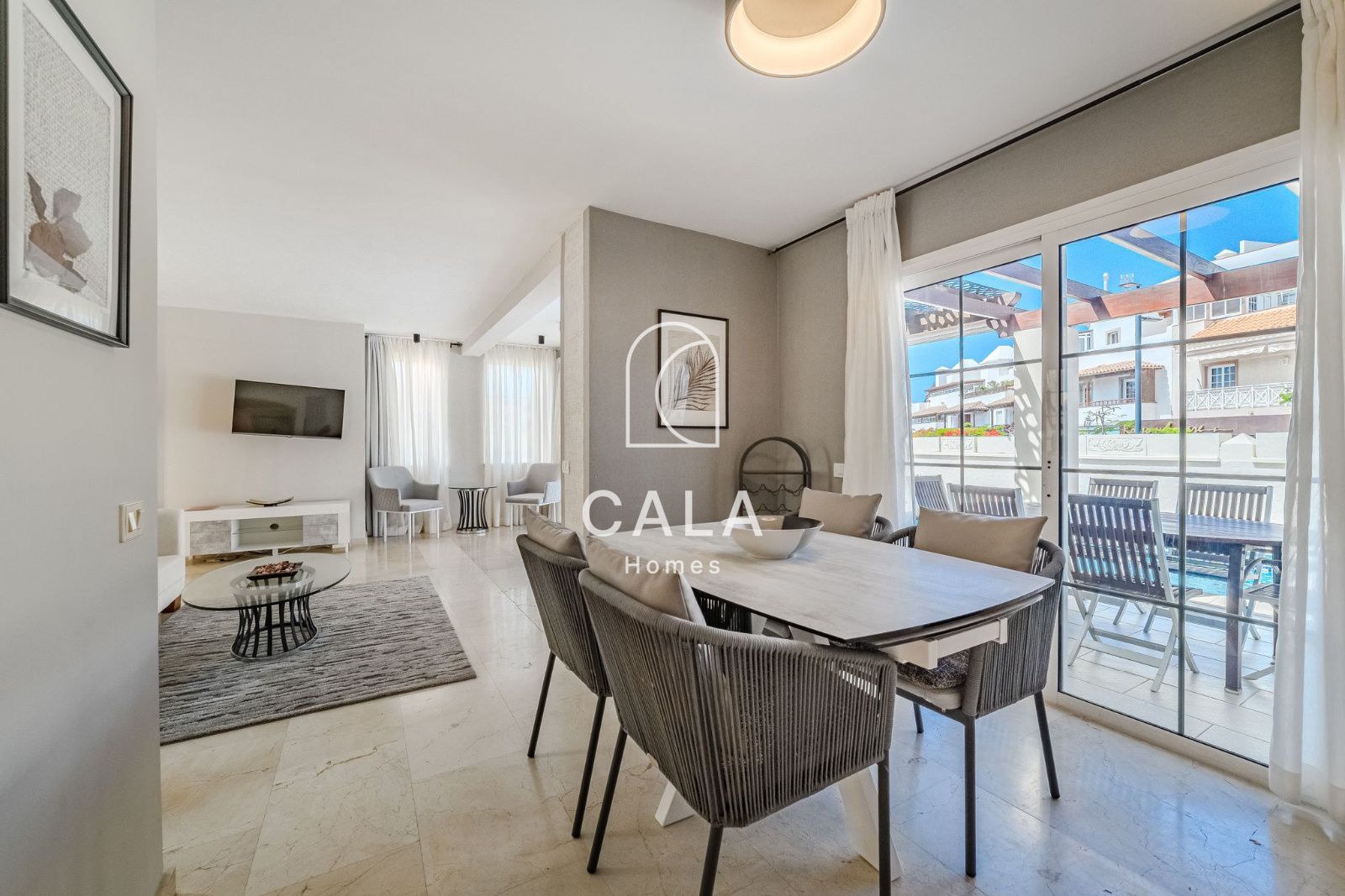 5-bedroom house with sea views in La Caleta