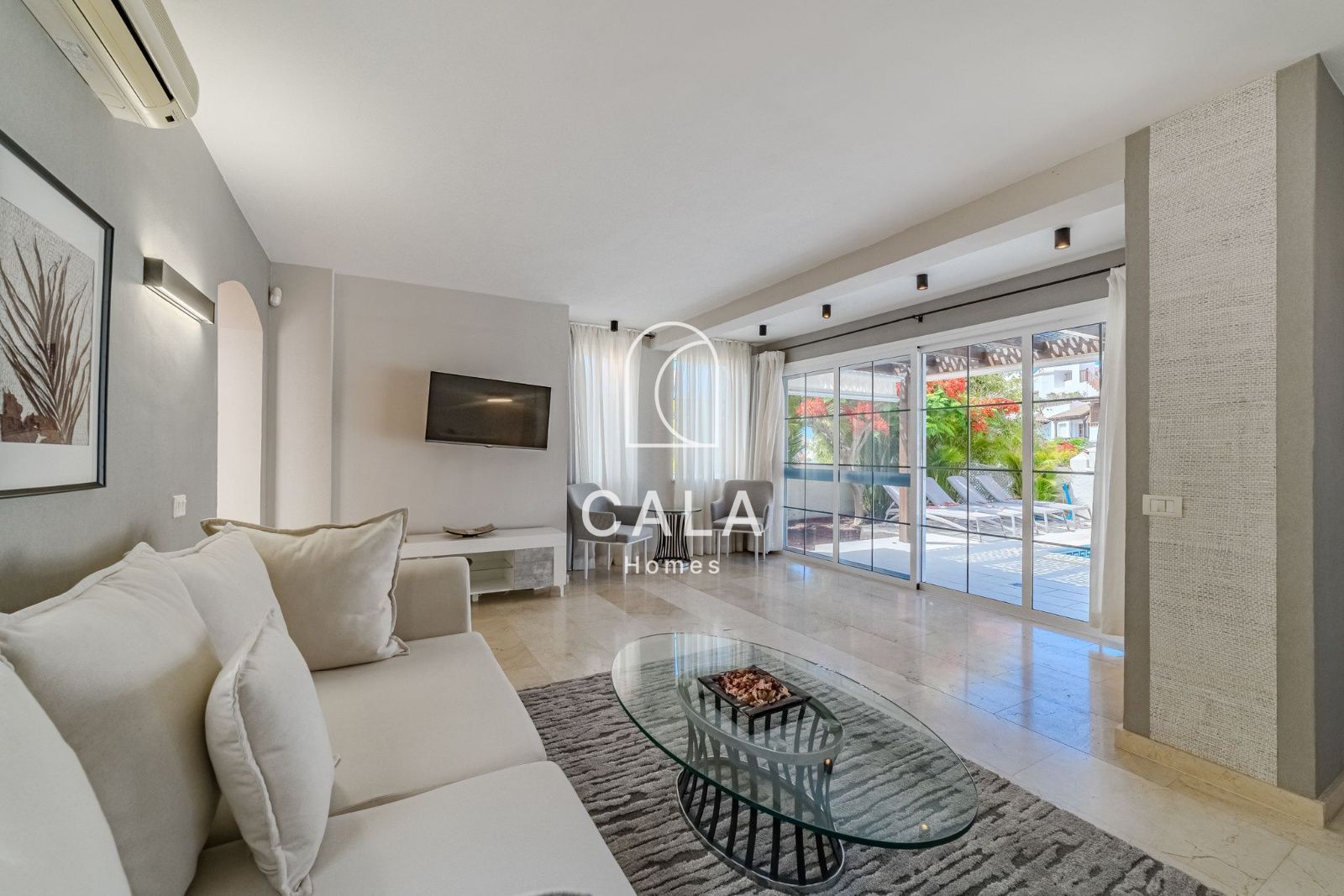 5-bedroom house with sea views in La Caleta