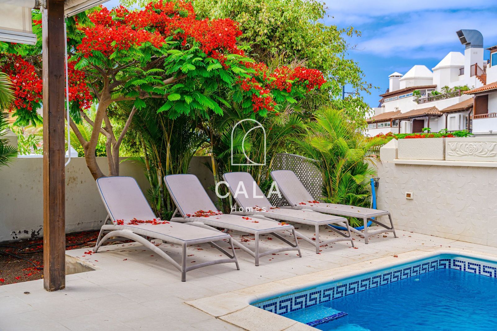 5-bedroom house with sea views in La Caleta