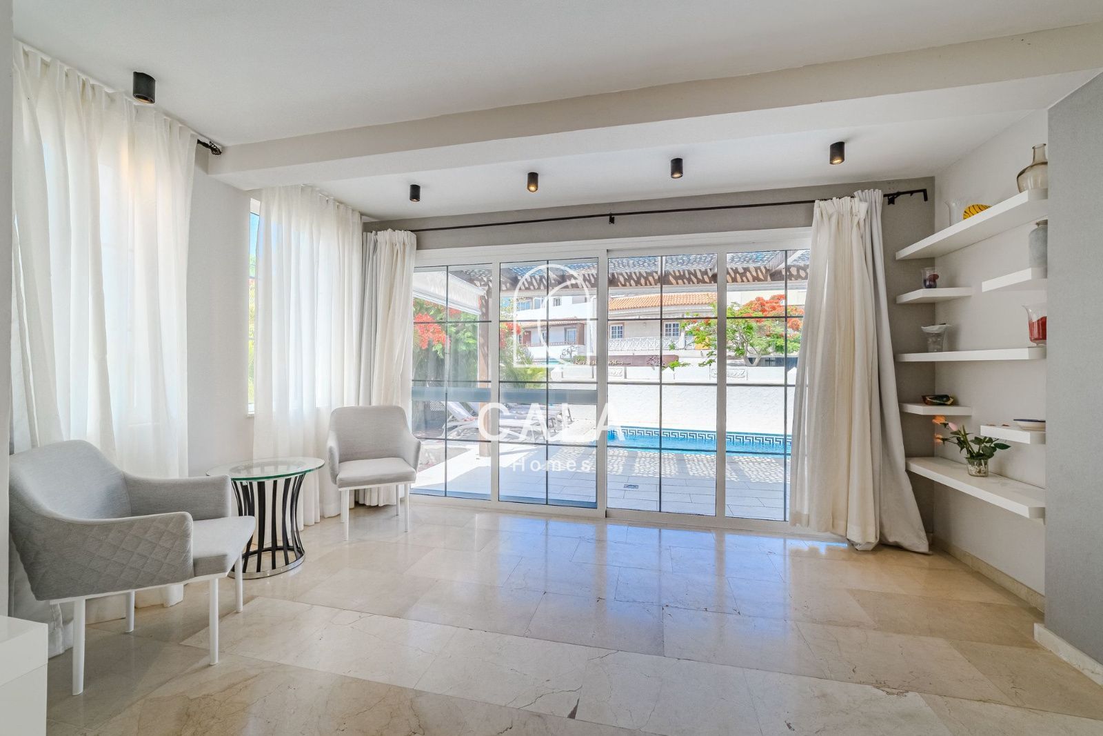 5-bedroom house with sea views in La Caleta