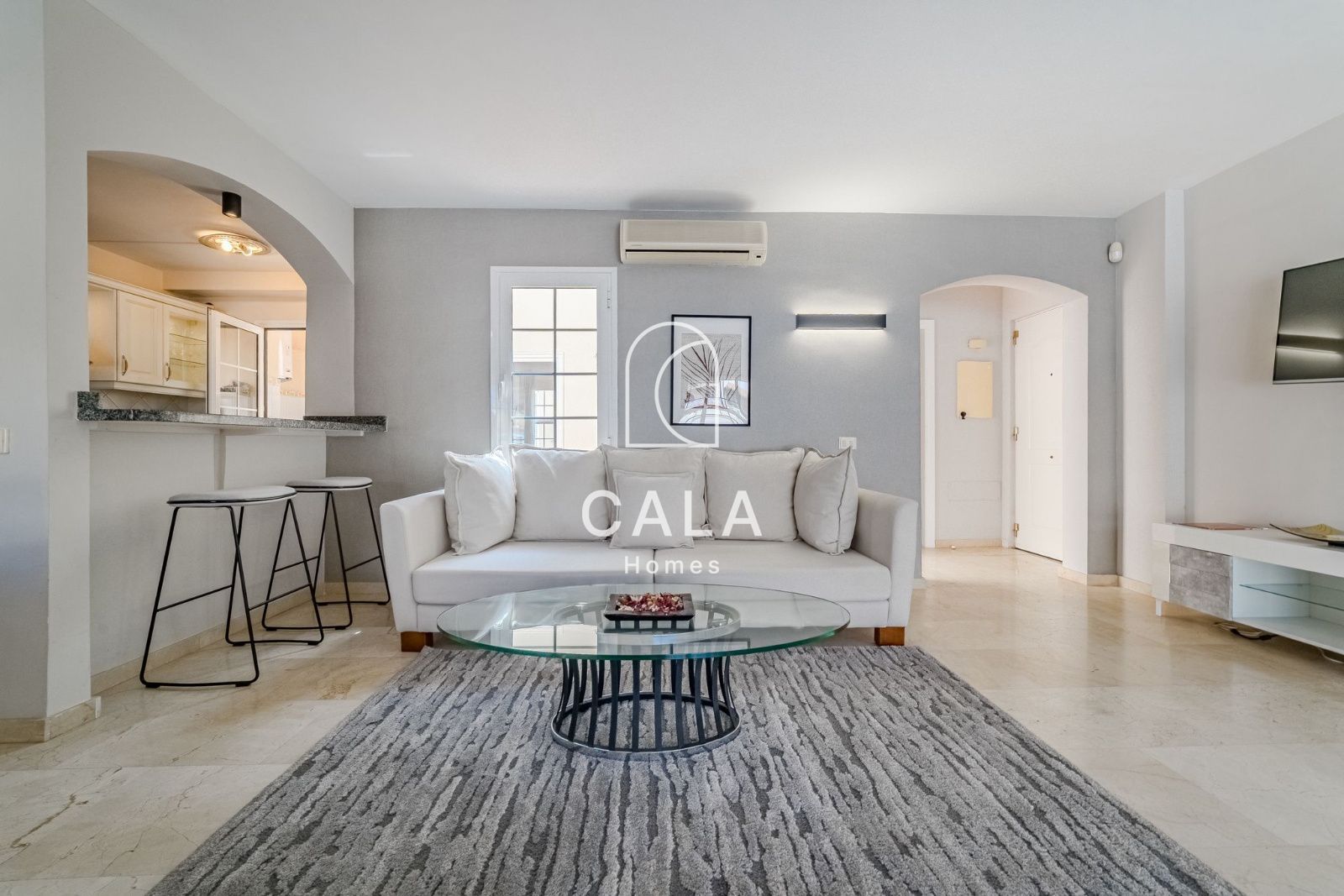 5-bedroom house with sea views in La Caleta