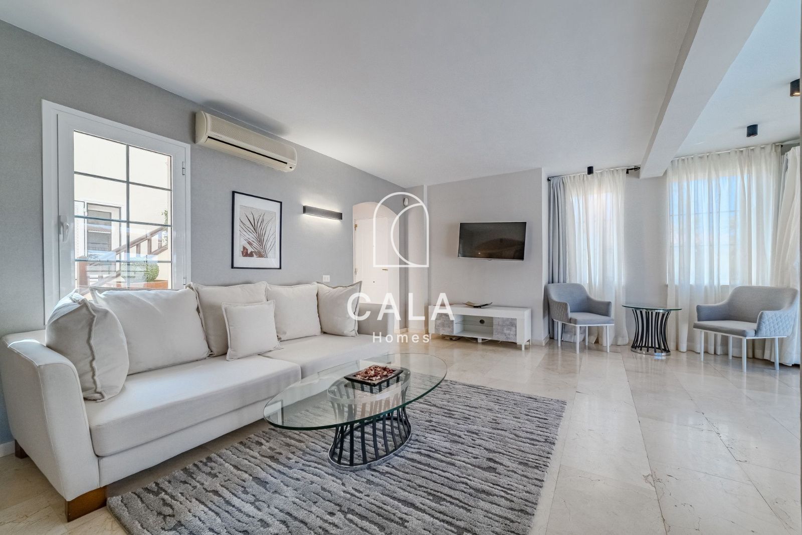 5-bedroom house with sea views in La Caleta