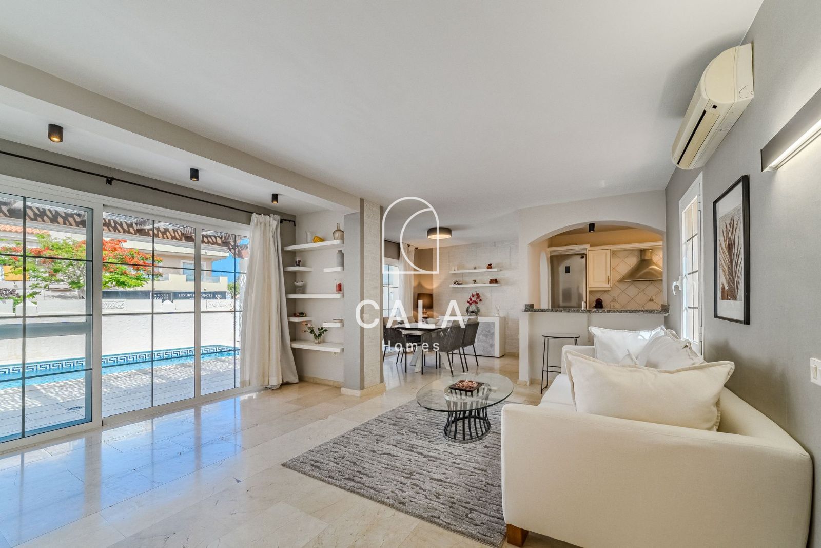 5-bedroom house with sea views in La Caleta