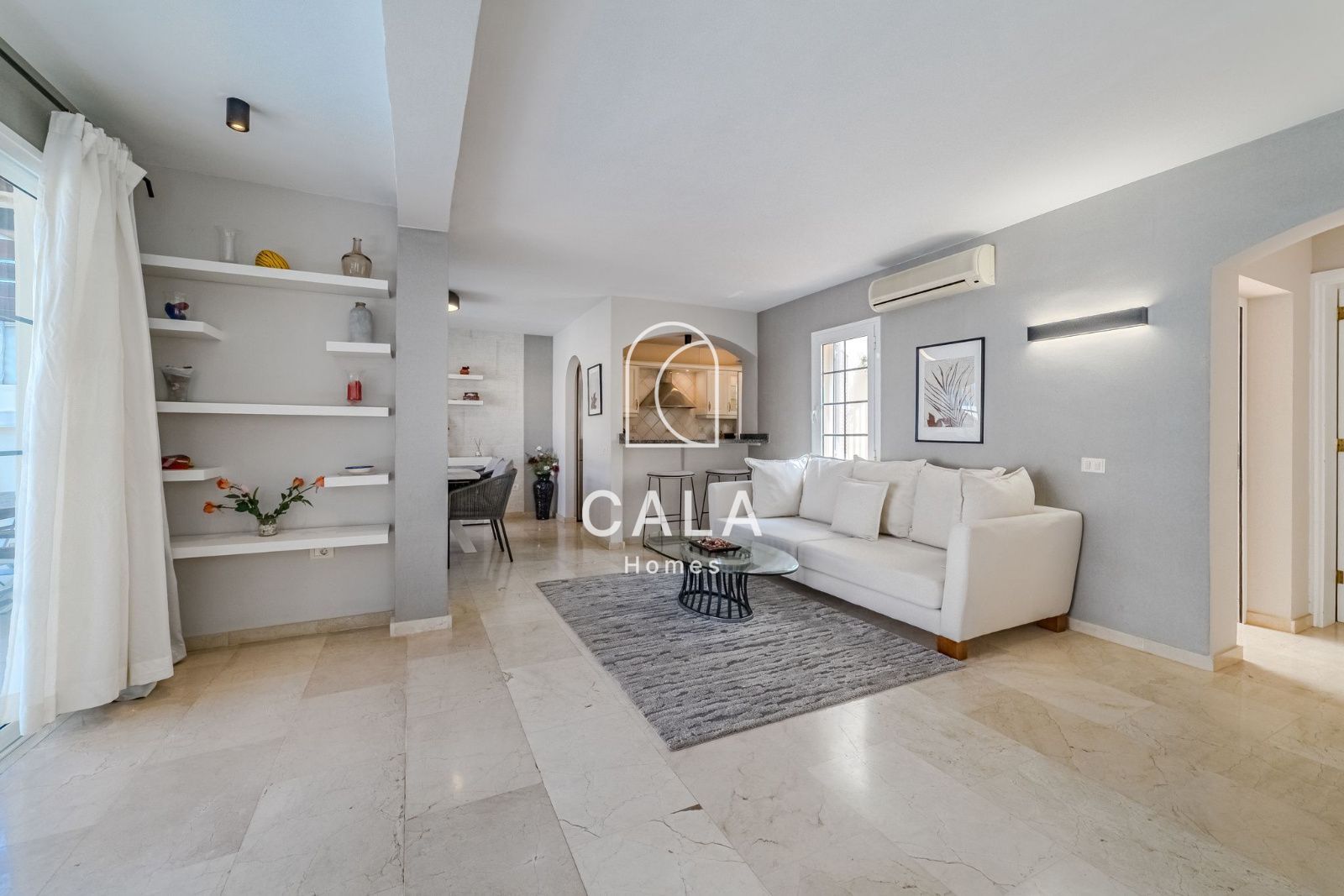 5-bedroom house with sea views in La Caleta