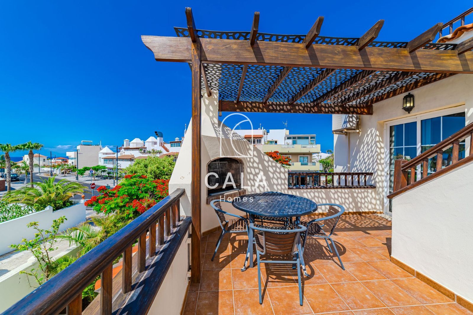 5-bedroom house with sea views in La Caleta