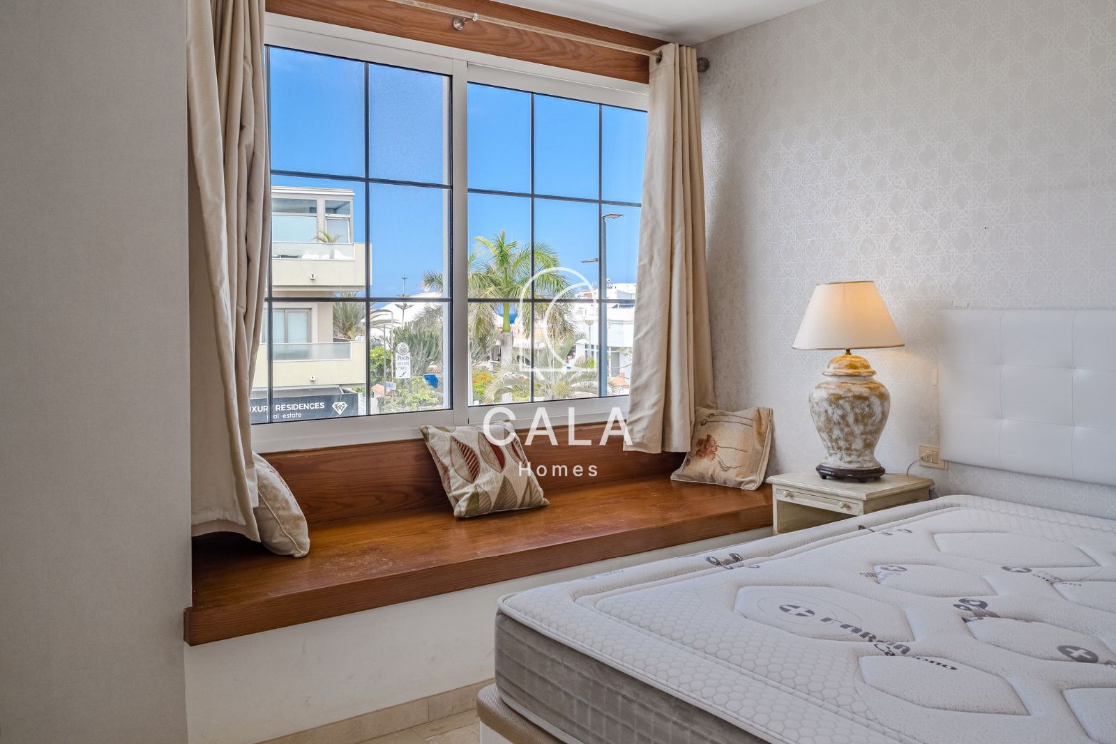 5-bedroom house with sea views in La Caleta