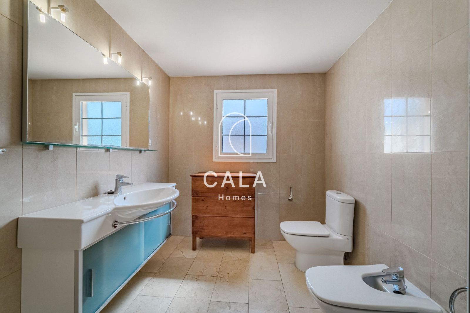 5-bedroom house with sea views in La Caleta