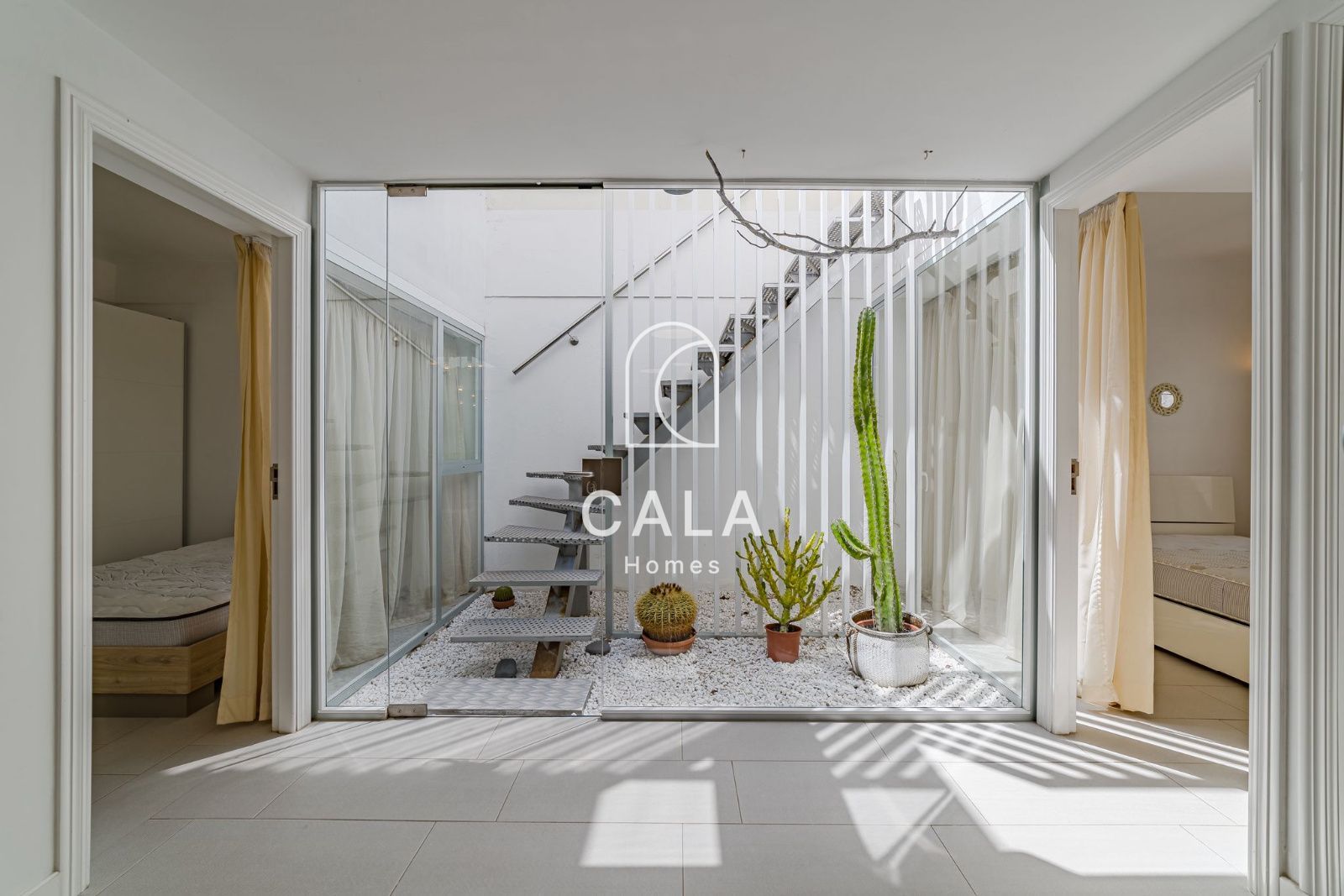 5-bedroom house with sea views in La Caleta