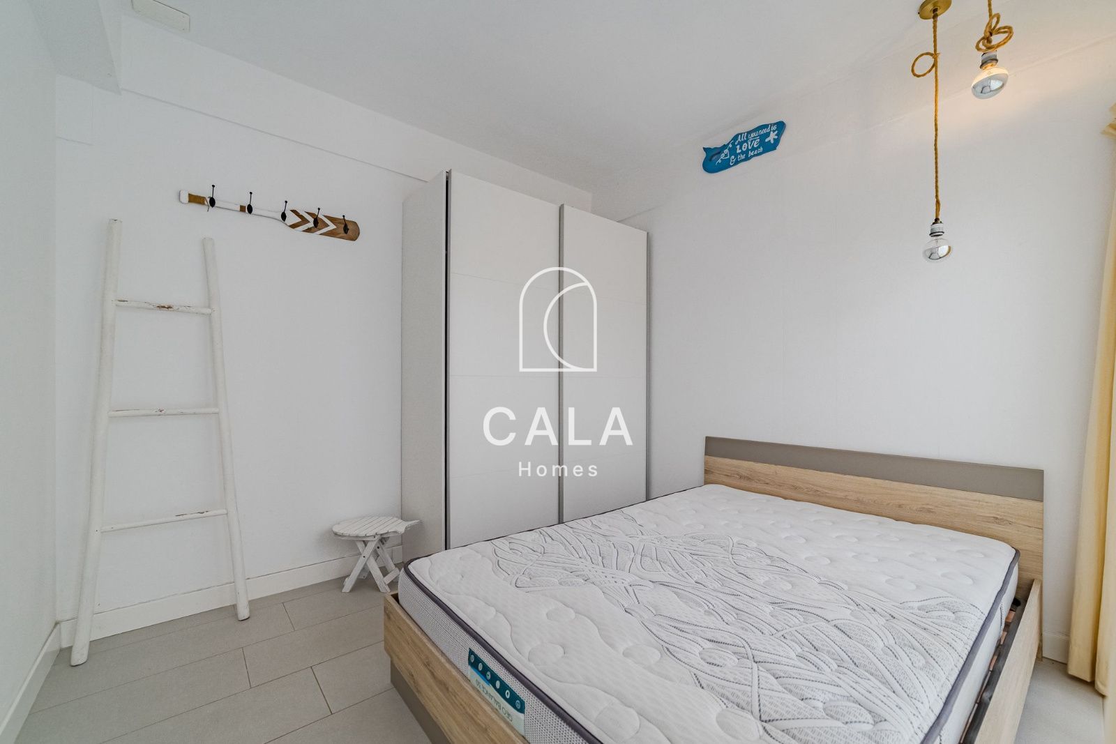 5-bedroom house with sea views in La Caleta