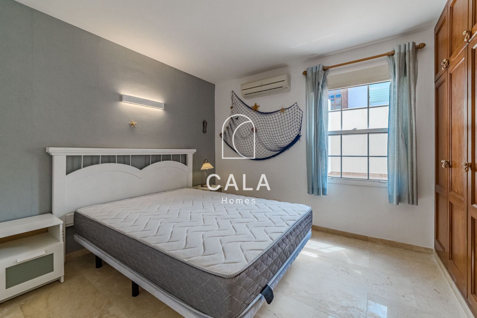 5-bedroom house with sea views in La Caleta