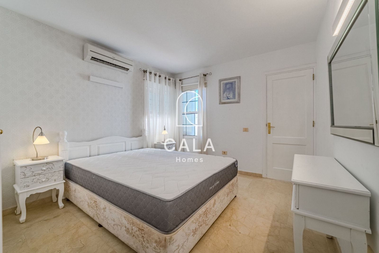 5-bedroom house with sea views in La Caleta