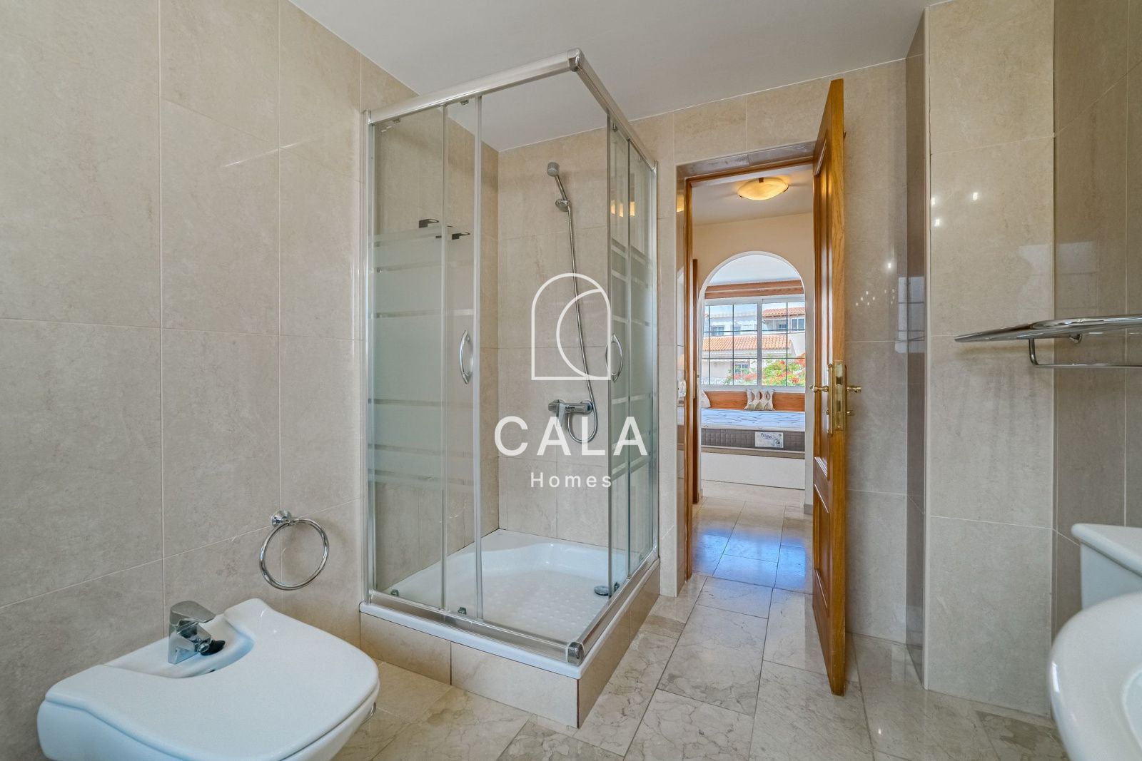 5-bedroom house with sea views in La Caleta