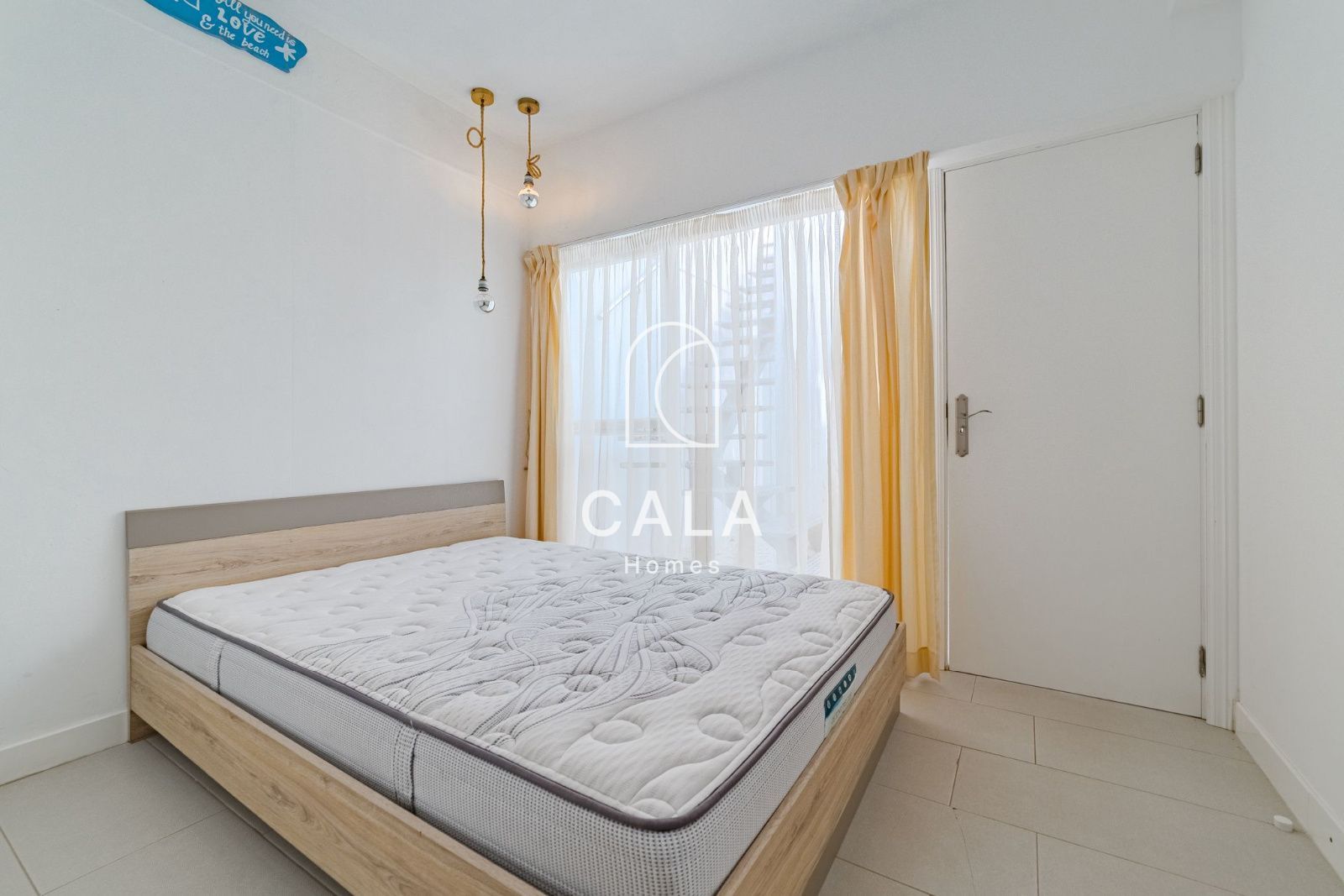 5-bedroom house with sea views in La Caleta