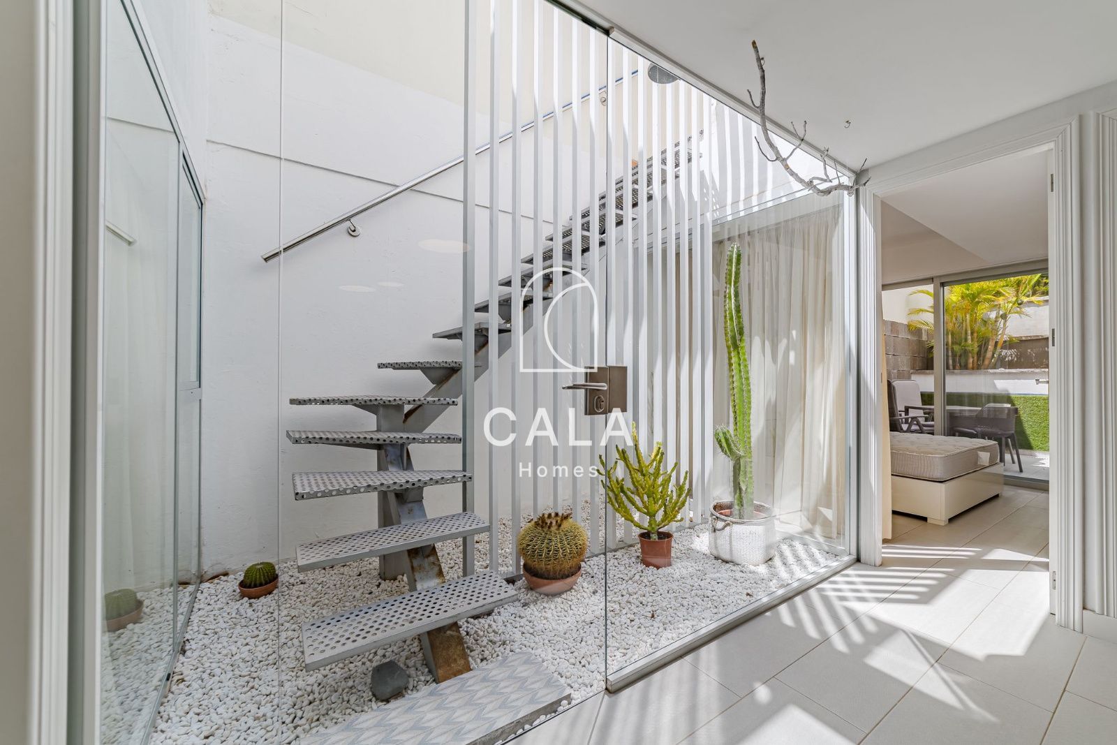 5-bedroom house with sea views in La Caleta