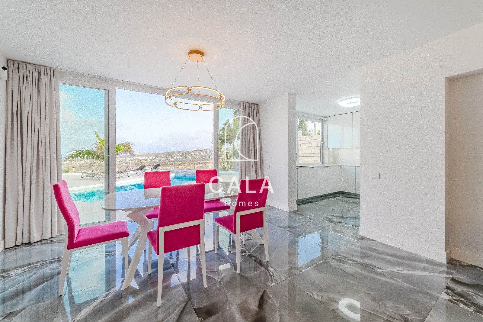 4-bedroom villa with panoramic views in Bahia del Duque