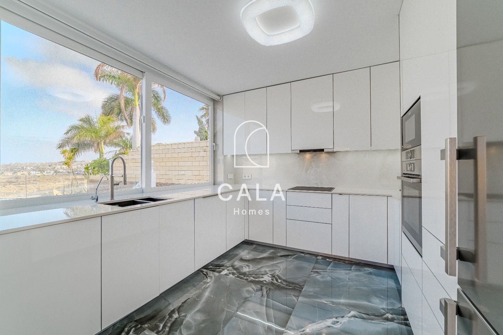 4-bedroom villa with panoramic views in Bahia del Duque