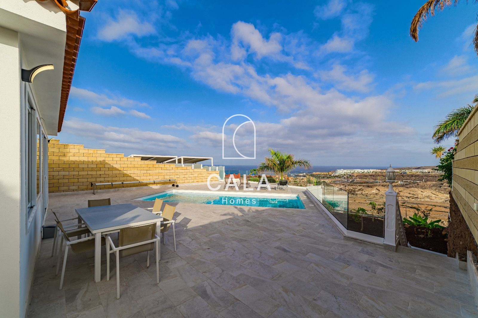 4-bedroom villa with panoramic views in Bahia del Duque