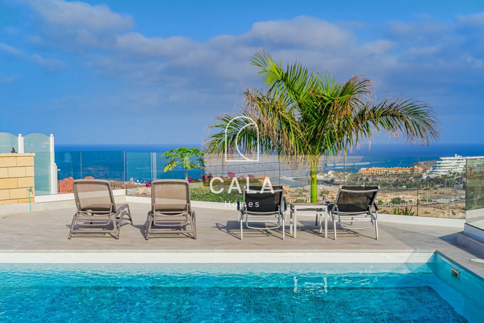 4-bedroom villa with panoramic views in Bahia del Duque