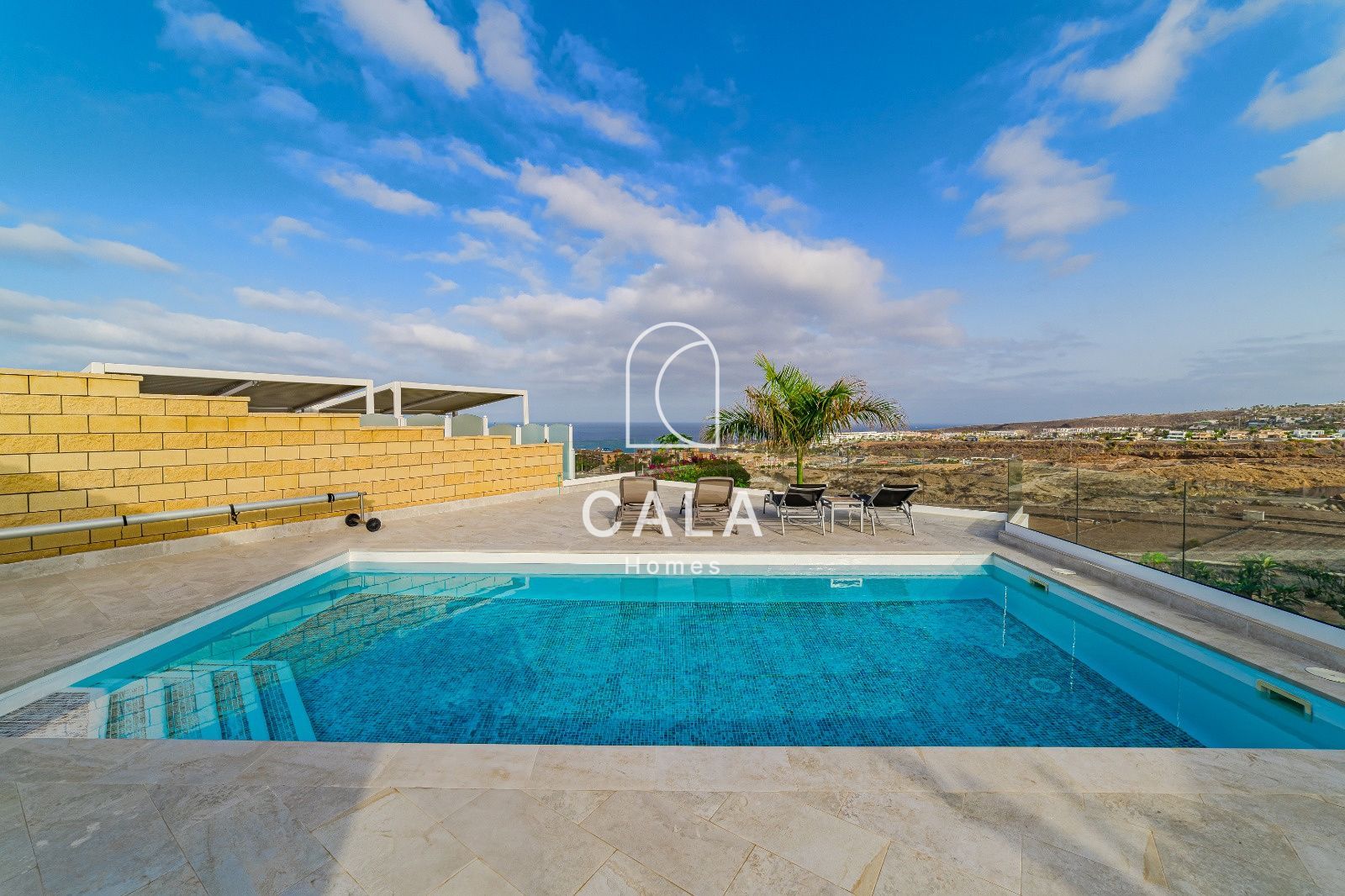 4-bedroom villa with panoramic views in Bahia del Duque