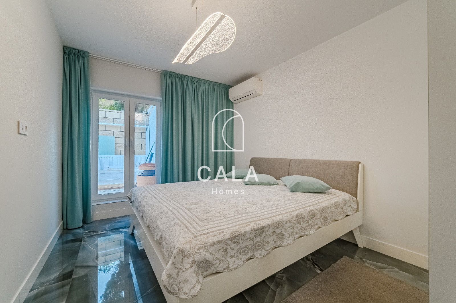 4-bedroom villa with panoramic views in Bahia del Duque