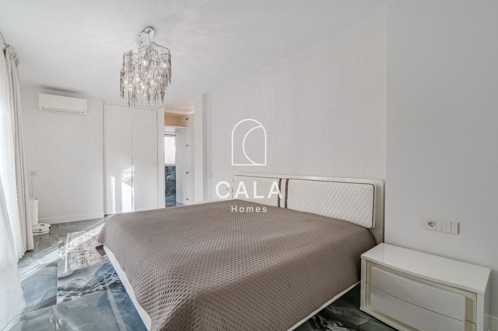 4-bedroom villa with panoramic views in Bahia del Duque