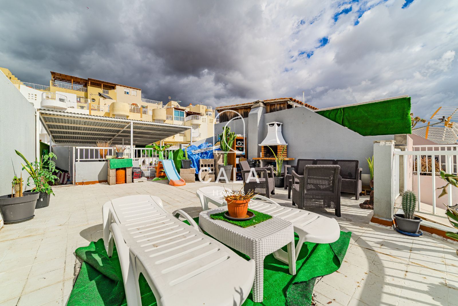 Detached chalet with sea views in Los Menores