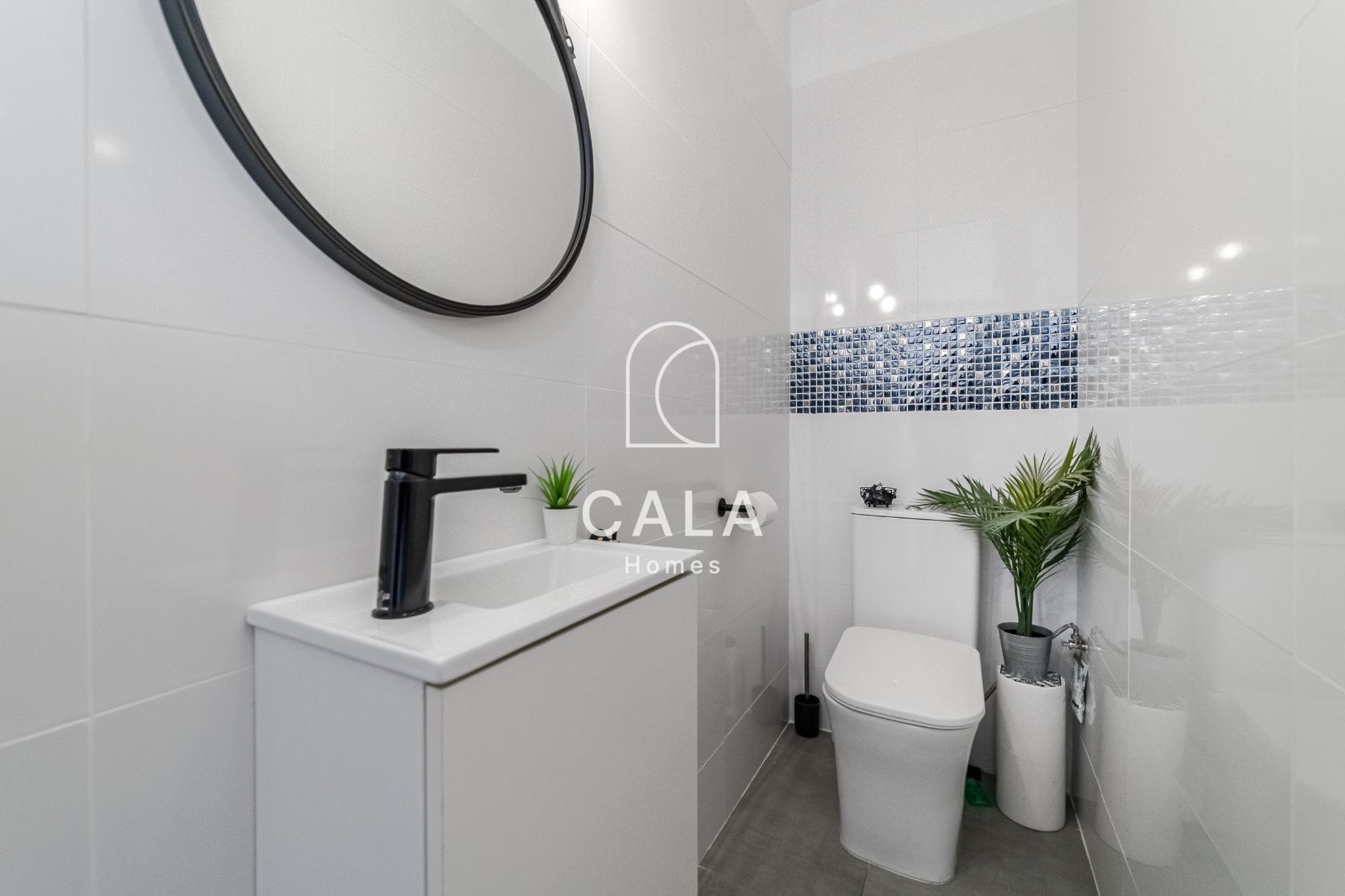 Detached chalet with sea views in Los Menores