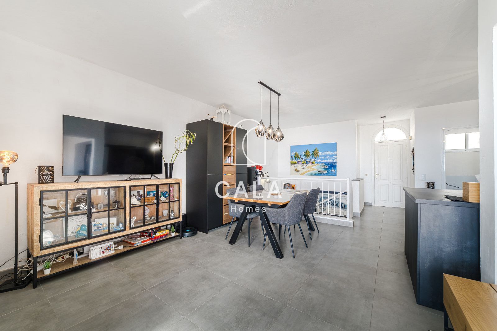 Detached chalet with sea views in Los Menores