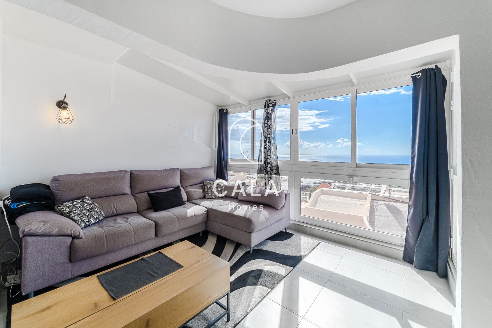 Detached chalet with sea views in Los Menores