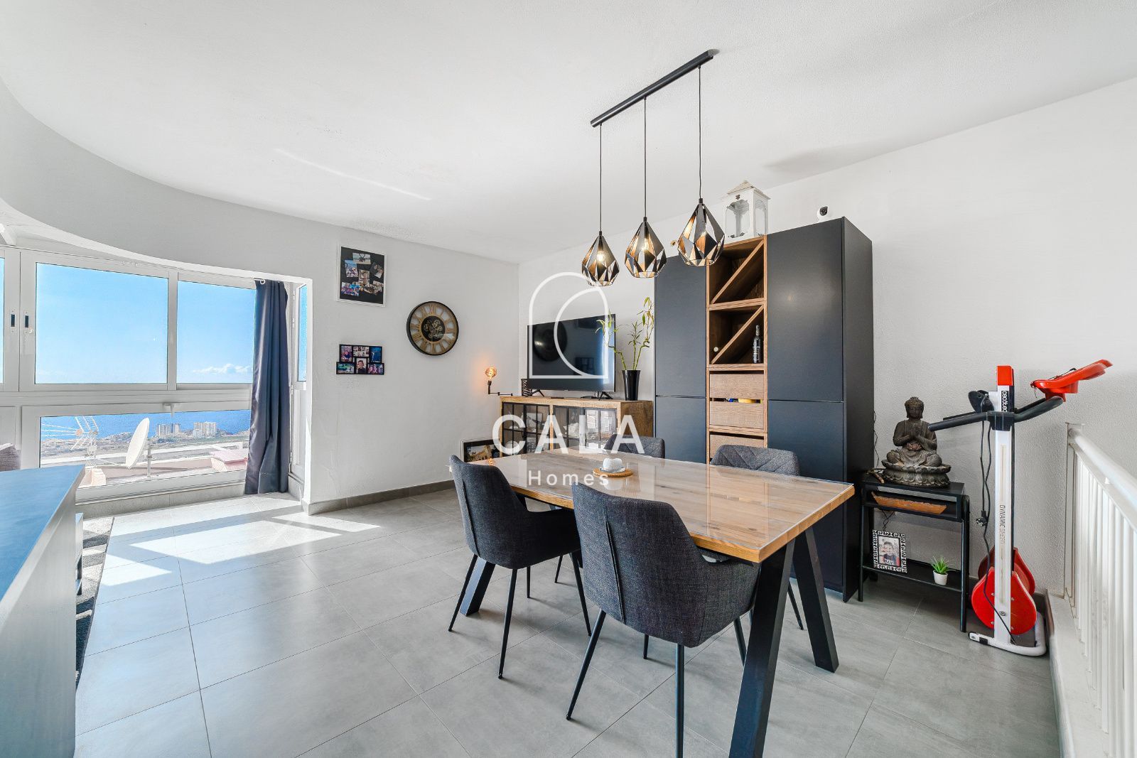 Detached chalet with sea views in Los Menores