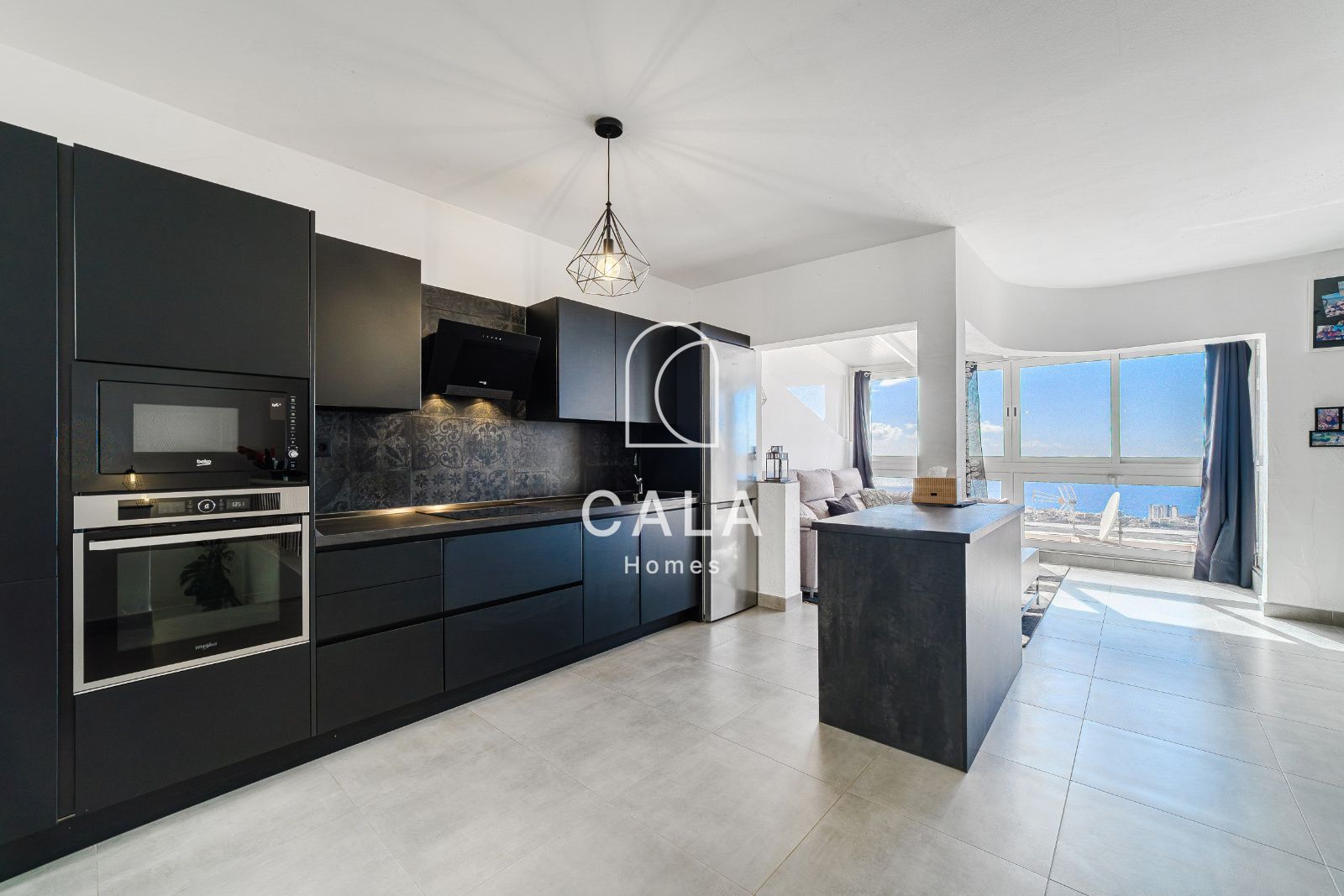 Detached chalet with sea views in Los Menores