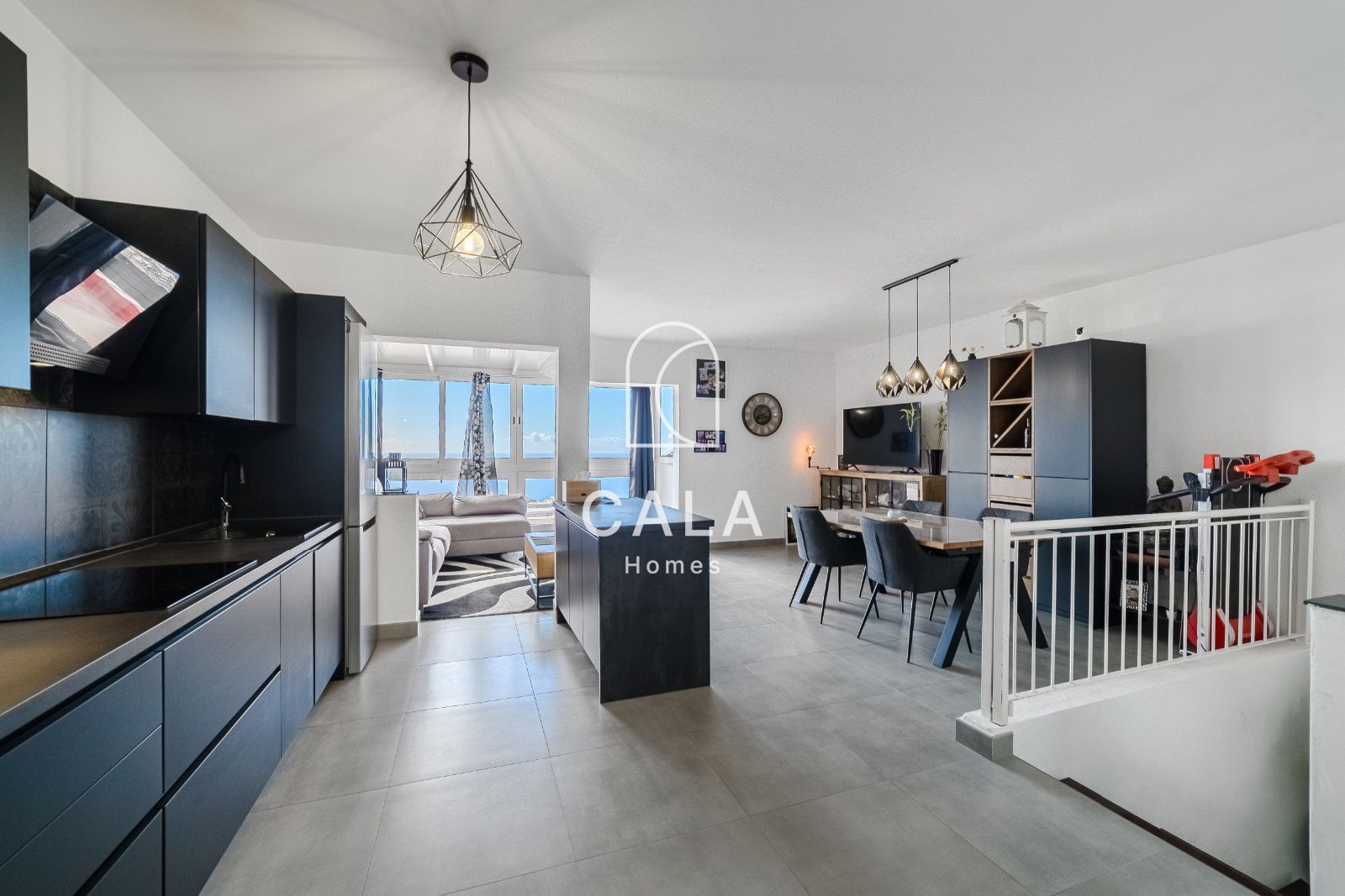 Detached chalet with sea views in Los Menores