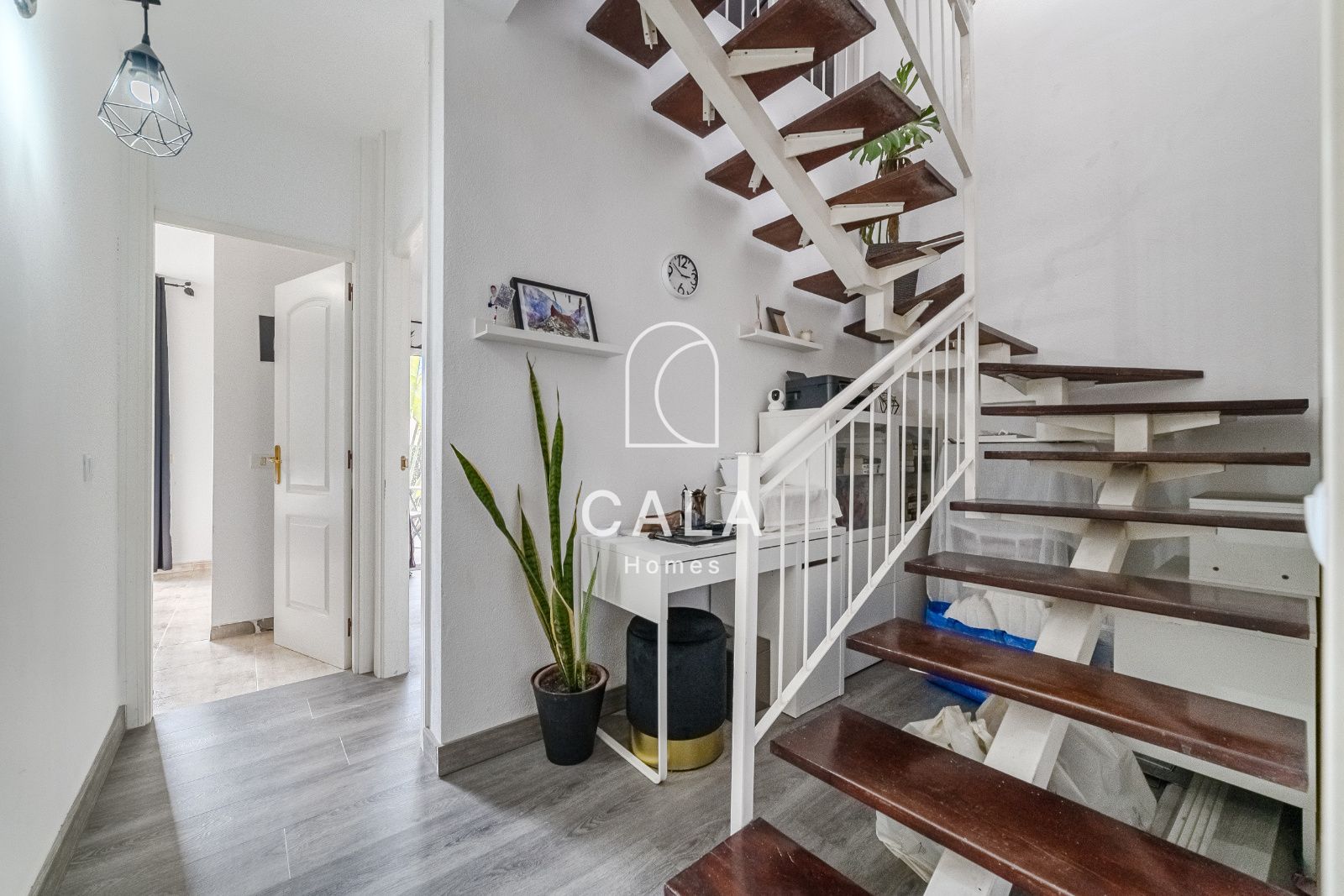 Detached chalet with sea views in Los Menores