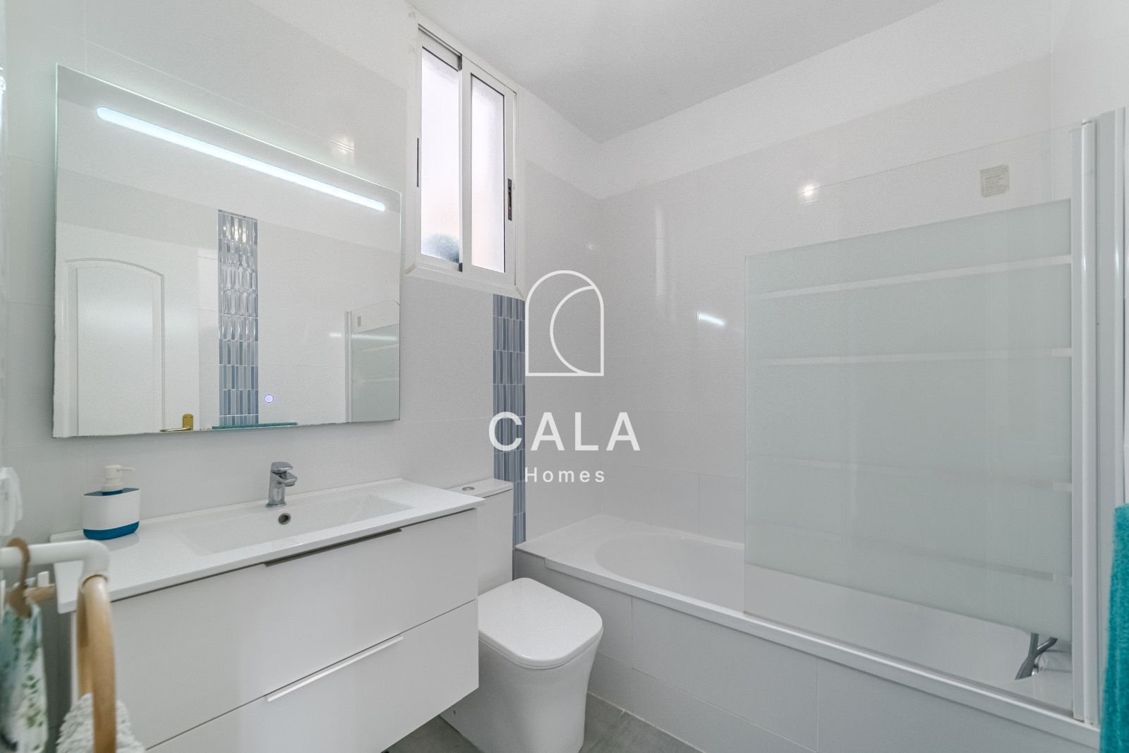 Detached chalet with sea views in Los Menores