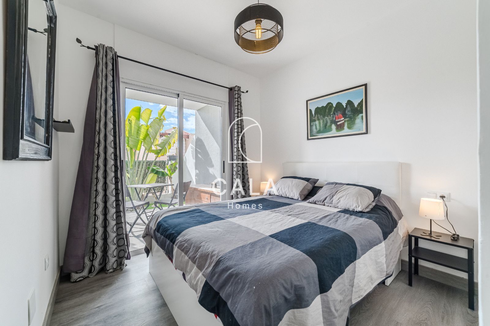 Detached chalet with sea views in Los Menores