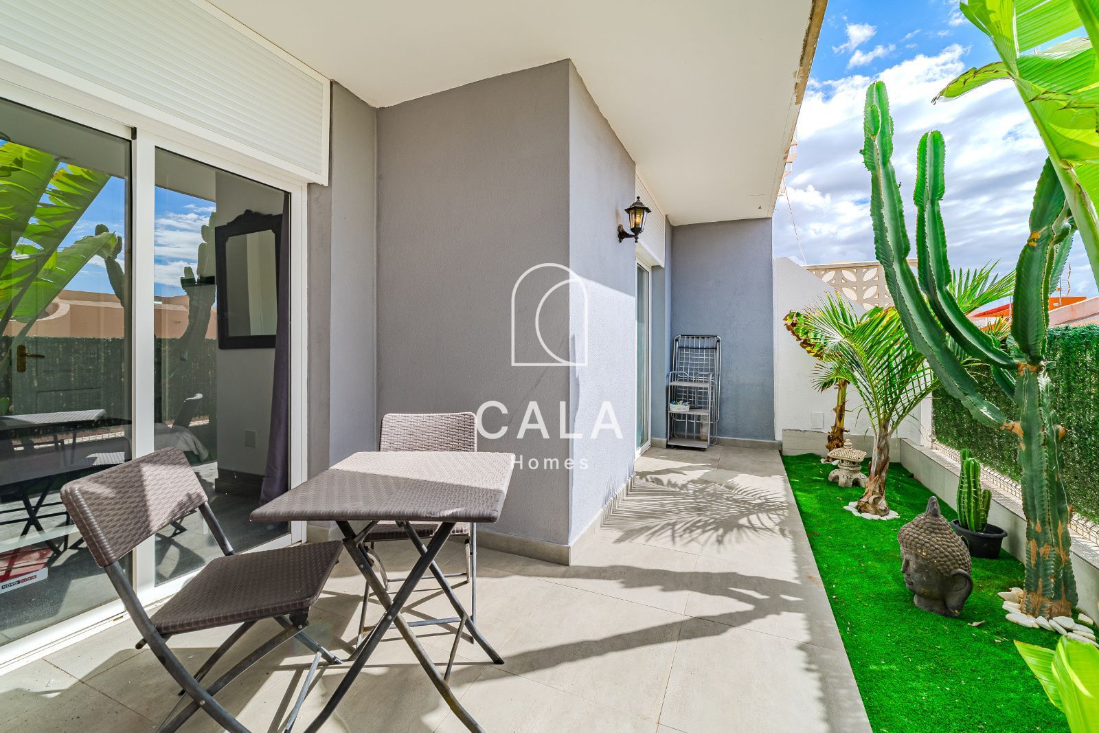 Detached chalet with sea views in Los Menores