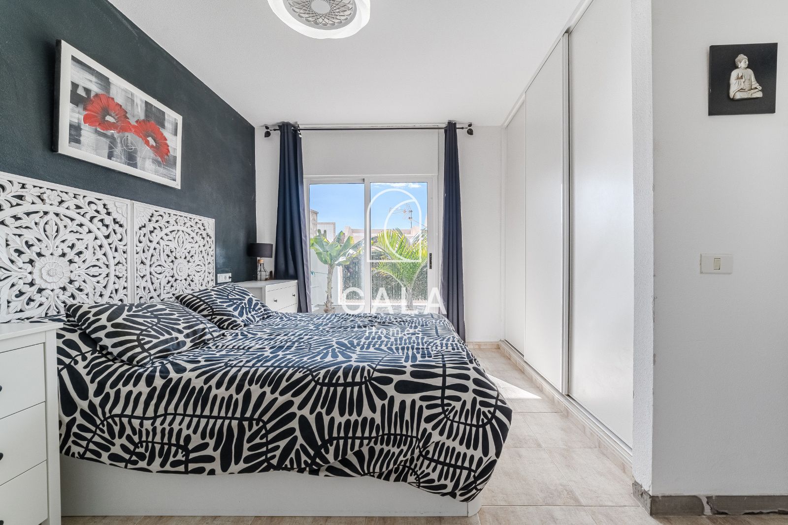 Detached chalet with sea views in Los Menores