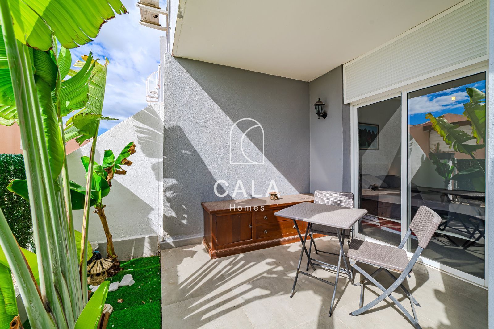 Detached chalet with sea views in Los Menores