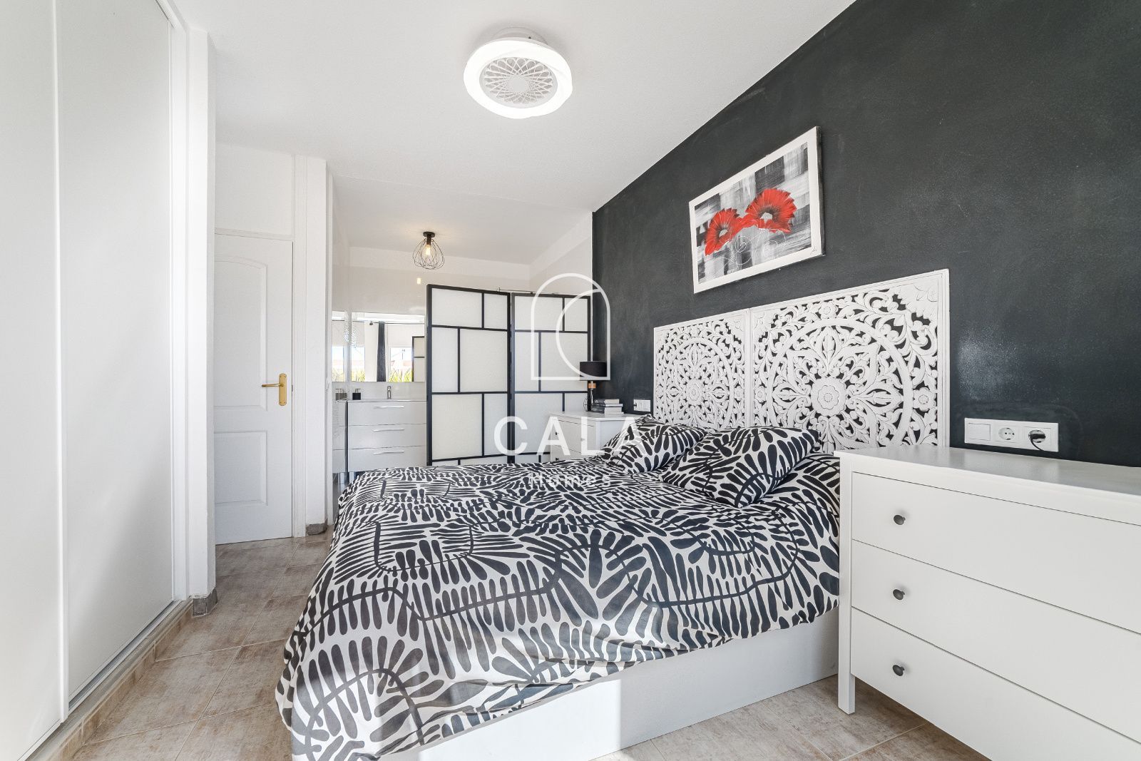 Detached chalet with sea views in Los Menores