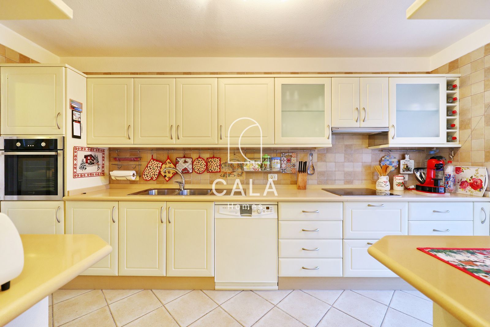 Beautiful Villa with Private Pool in Callao Salvaje