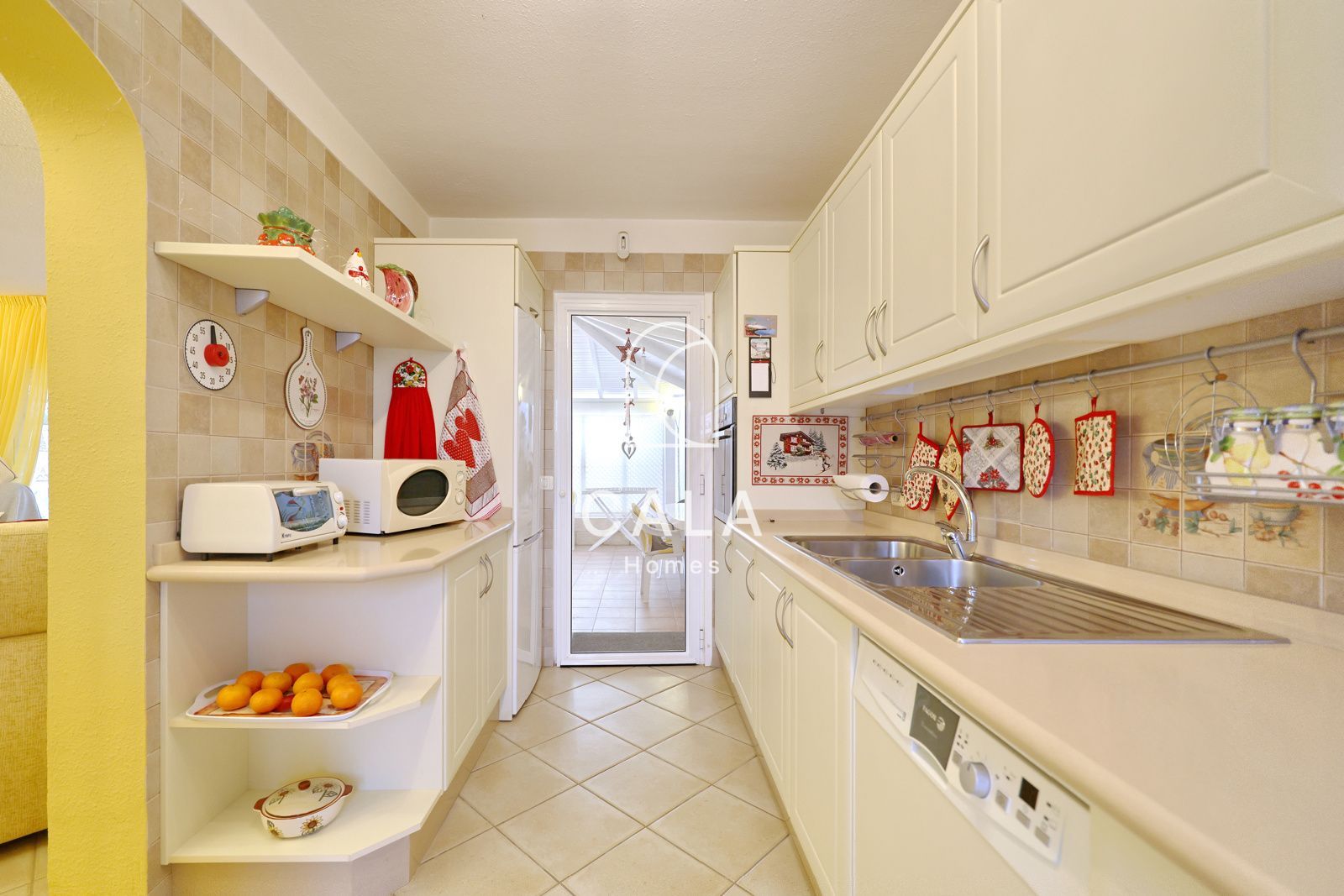 Beautiful Villa with Private Pool in Callao Salvaje