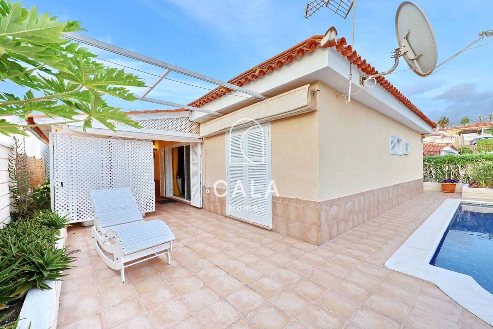 Beautiful Villa with Private Pool in Callao Salvaje
