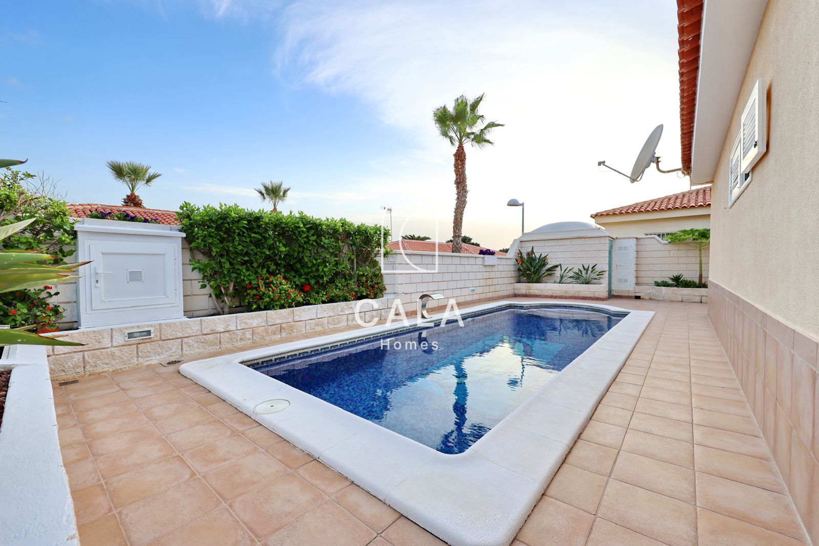 Beautiful Villa with Private Pool in Callao Salvaje