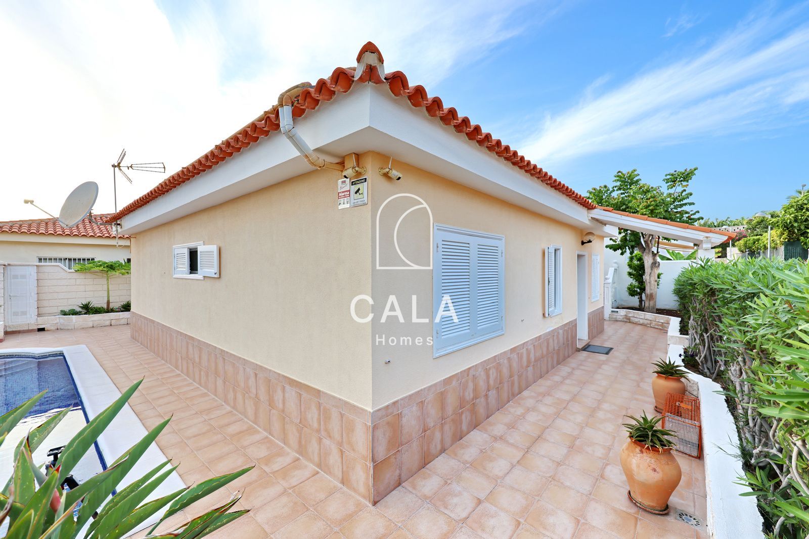 Beautiful Villa with Private Pool in Callao Salvaje