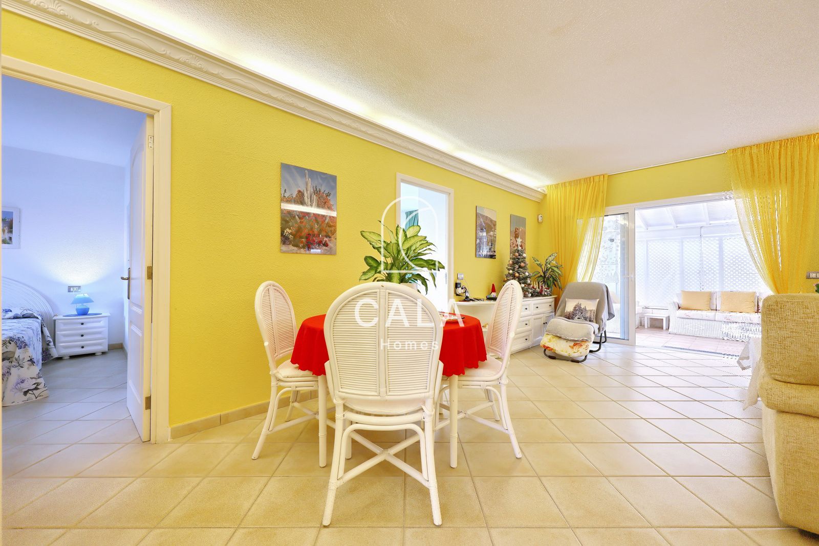 Beautiful Villa with Private Pool in Callao Salvaje