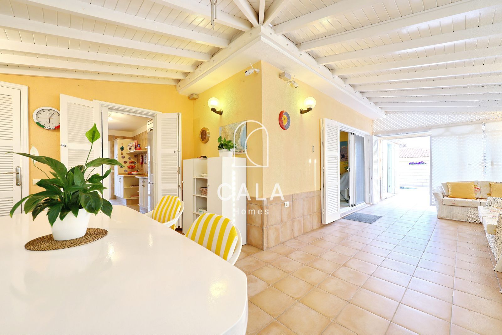 Beautiful Villa with Private Pool in Callao Salvaje