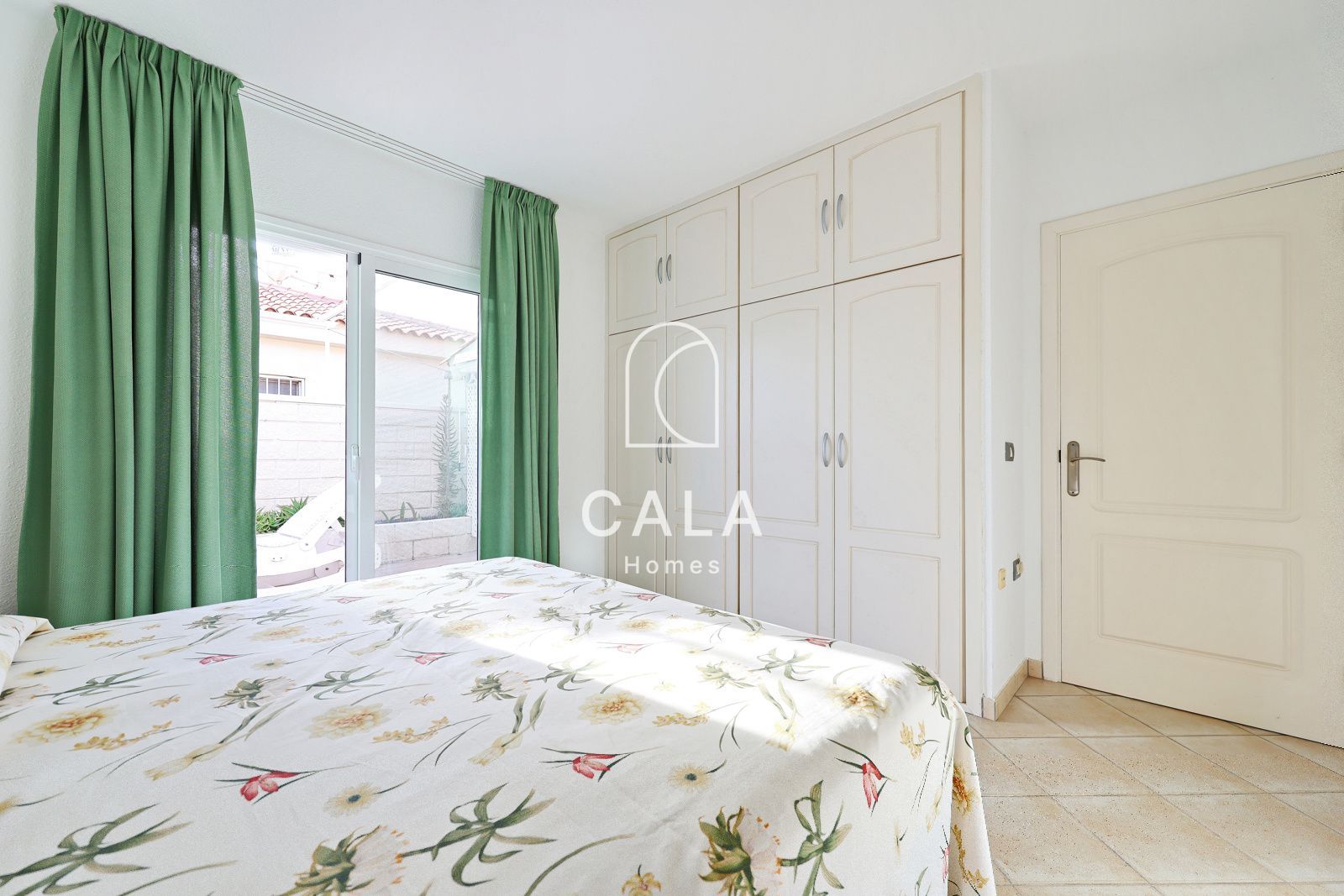 Beautiful Villa with Private Pool in Callao Salvaje