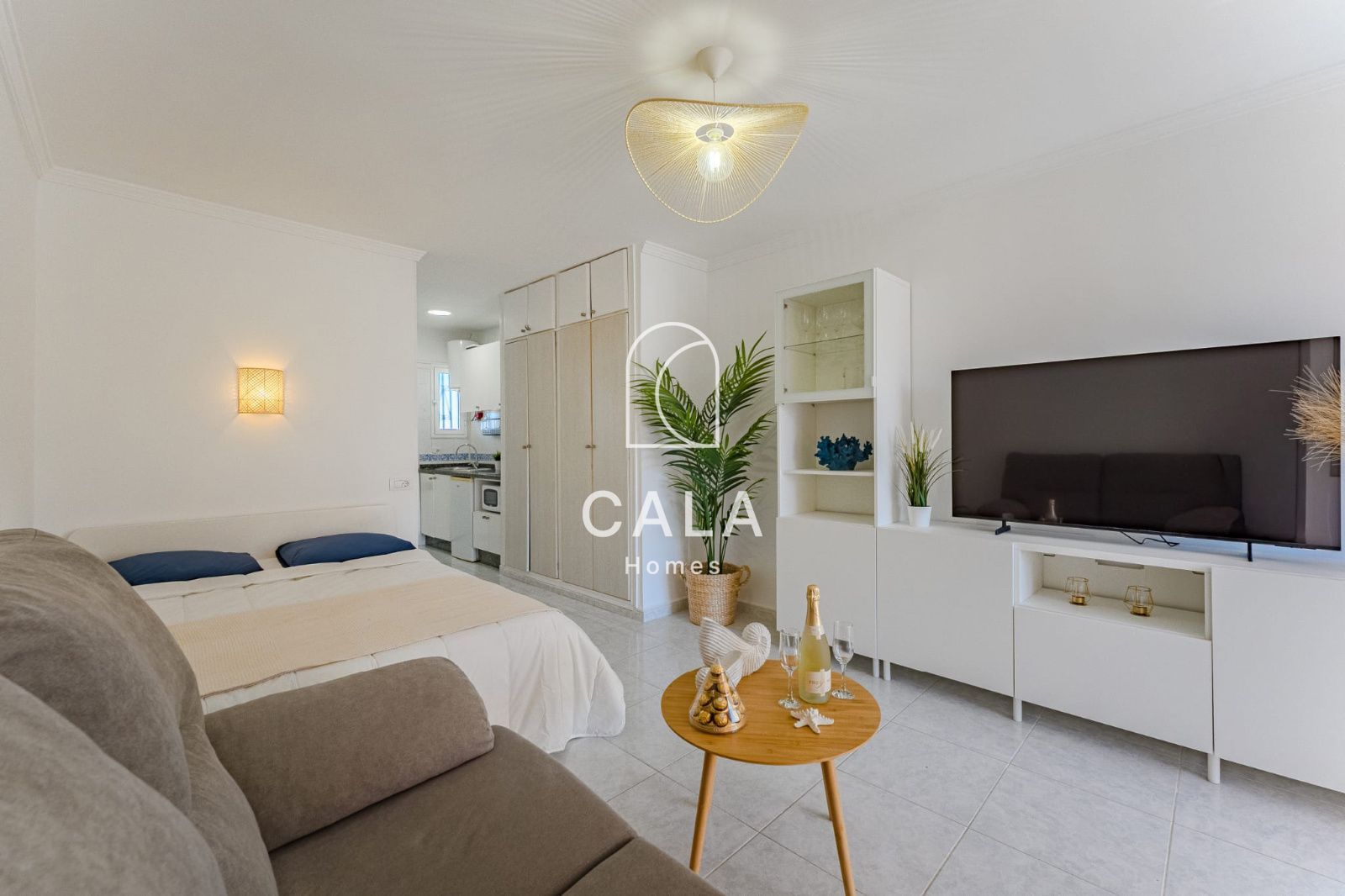 Penthouse Studio in Torres del Sol with Sea Views.